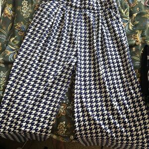 Stylish Houndstooth Patterned Trousers